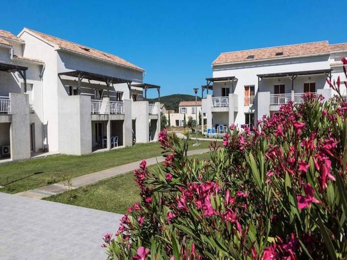 Gîte pour 10 personnes, avec piscine, adapté aux familles à Oletta - 4