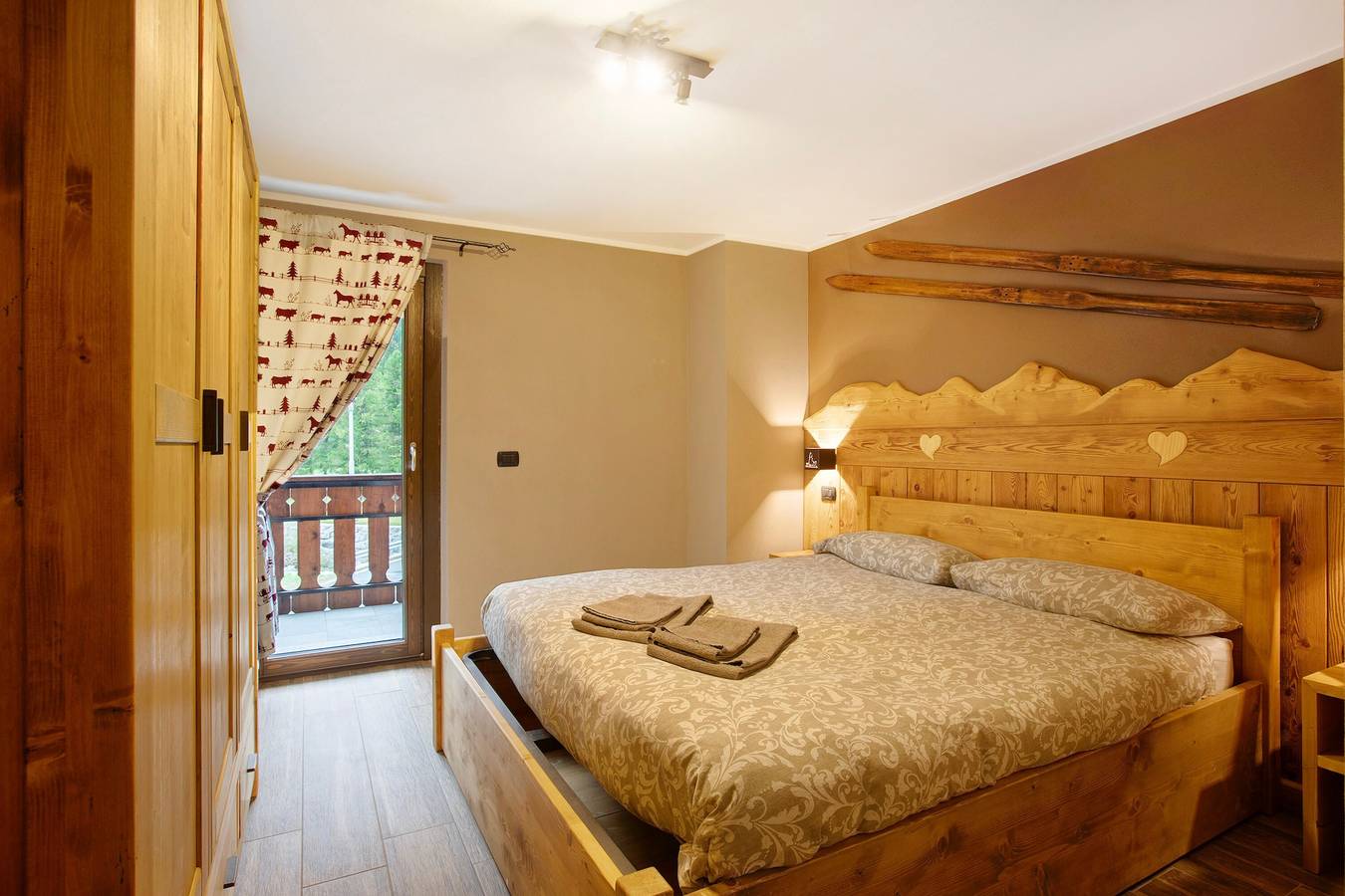 Entire apartment, Apartment 'Torre St Orso 4061 - Maison Gerard' with Mountain View, Shared Garden and Wi-Fi in Lillaz (Cogne), Cogne
