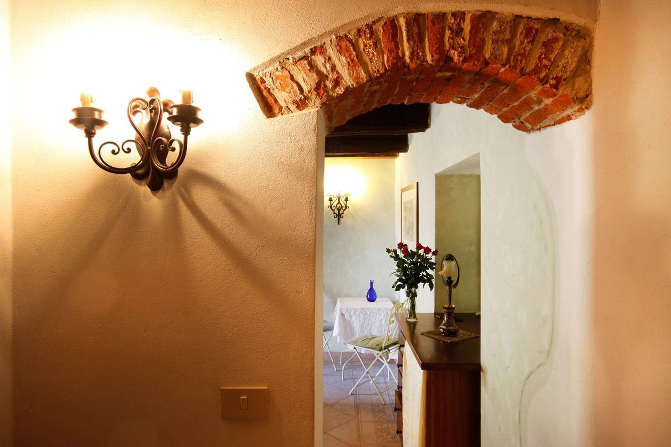 Orcio – Monolocale romántico con terraza privada junto a la piscina in Reggello, Valdarno