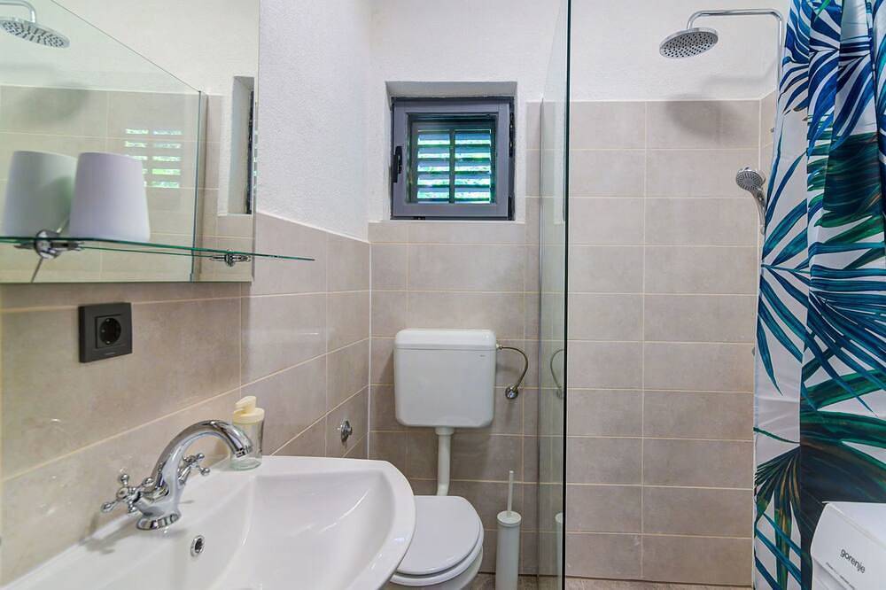 Ganze Wohnung, Ferienwohnung Domy in Sveti Juraj, Naturpark Velebit