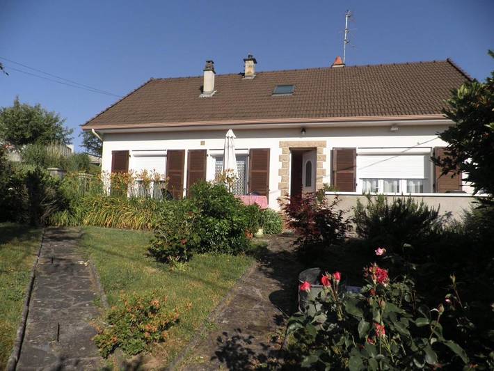 Location de vacances pour 3 personnes, avec Jacuzzi et Terrasse ainsi que Jardin et Vue à Feytiat