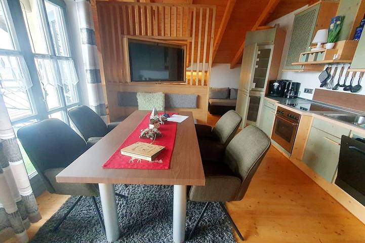Ferienwohnung für 5 Personen, mit Balkon und Garten sowie Sauna