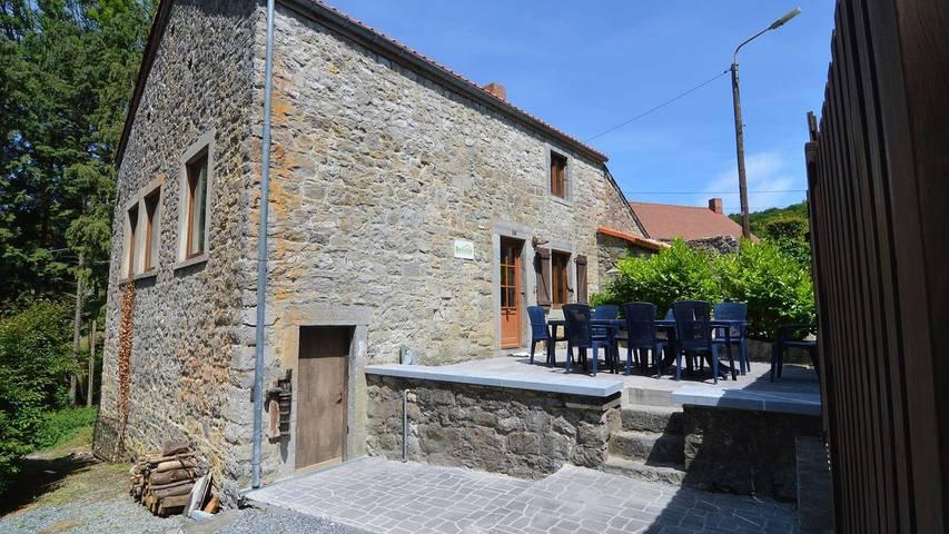 Location de vacances pour 9 personnes à Onhaye