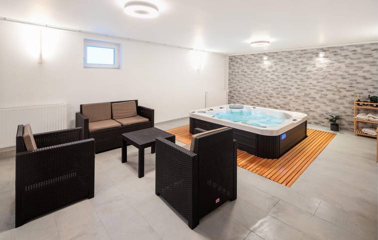 Gemütliche 200 m² große Wohnung mit Pool und Terrasse in der Nähe des Flusses Dunavac in Draž, Osijek-Baranja