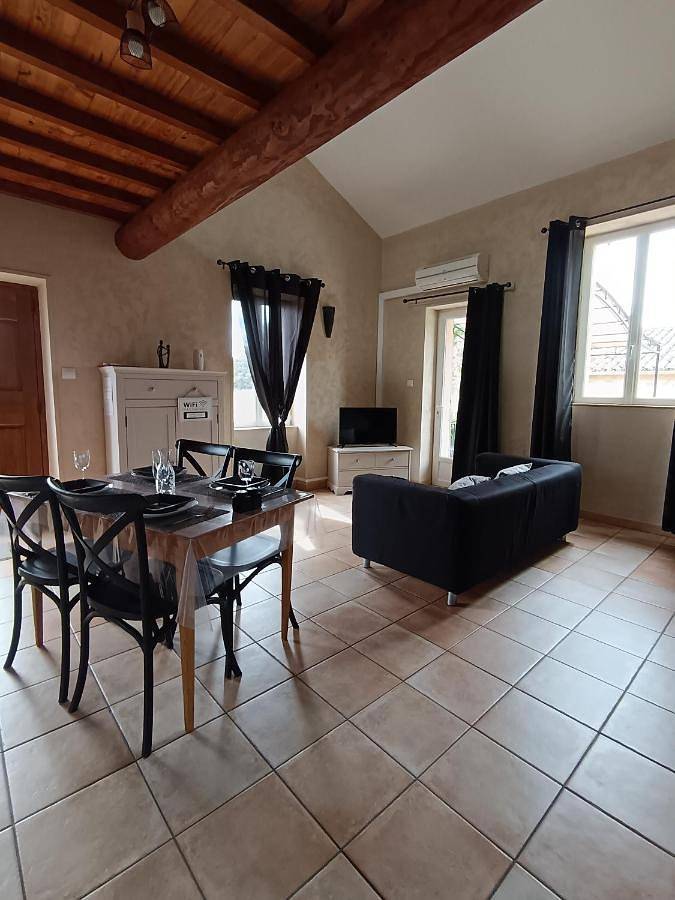 Location de vacances pour 4 personnes, avec jardin ainsi que jacuzzi et piscine à Saint-Paulet-de-Caisson - 3