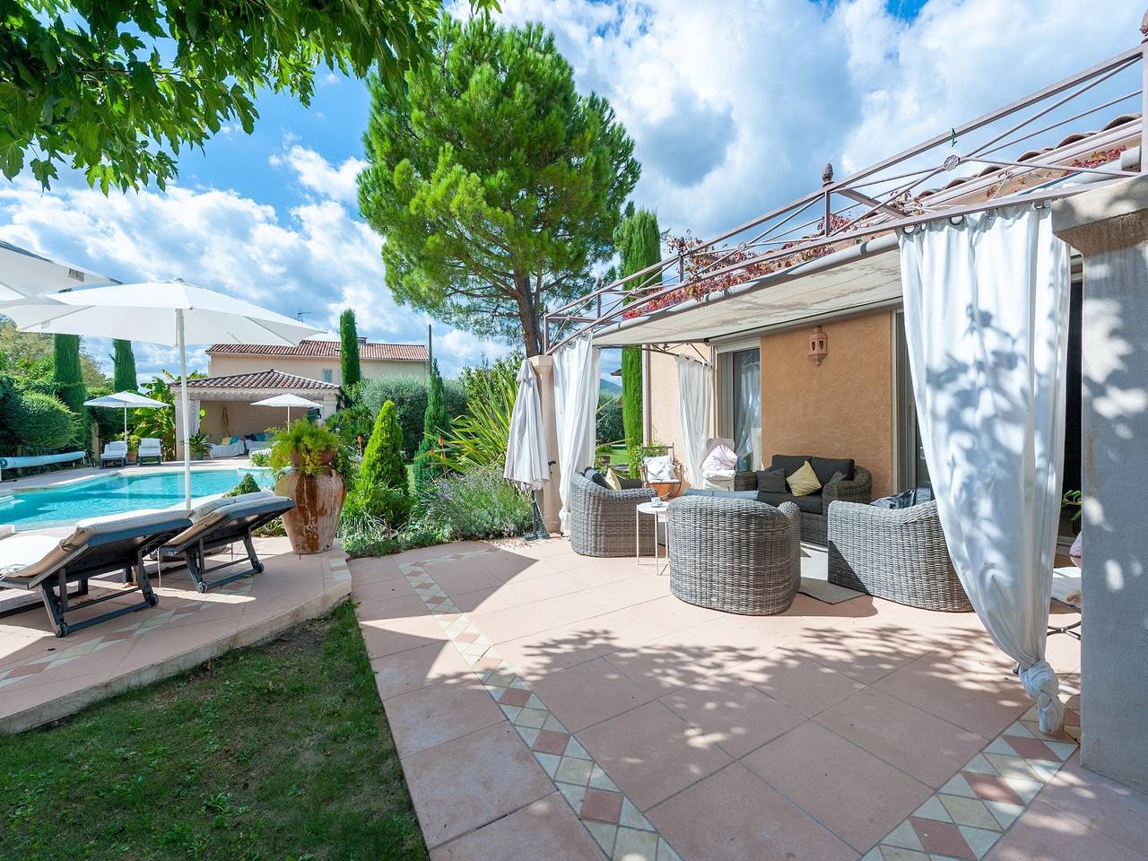 Elégante villa aux Mées avec un beau jardin in Les Mées, Alpes-de-Haute-Provence