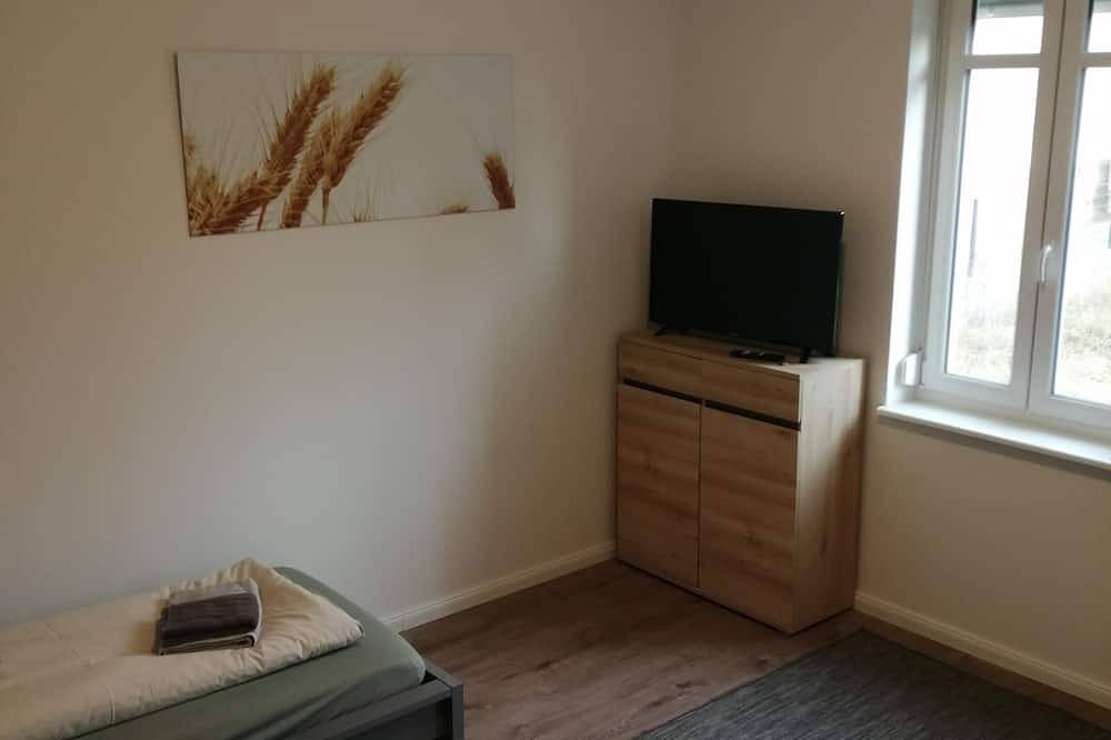 Ganze Wohnung, Komfortable Ferienwohnung mit Parklplatz in Wünsdorf, Zossen