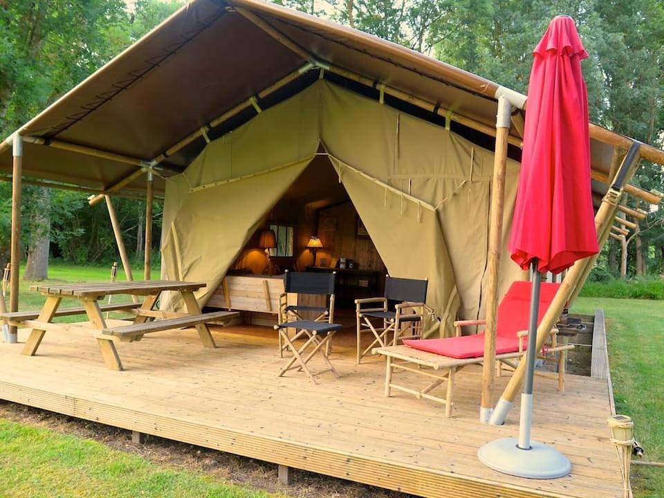 Tentes Safari aux Gîtes de Cormenin in Saint-Hilaire-sur-Puiseaux, Région de Montargis