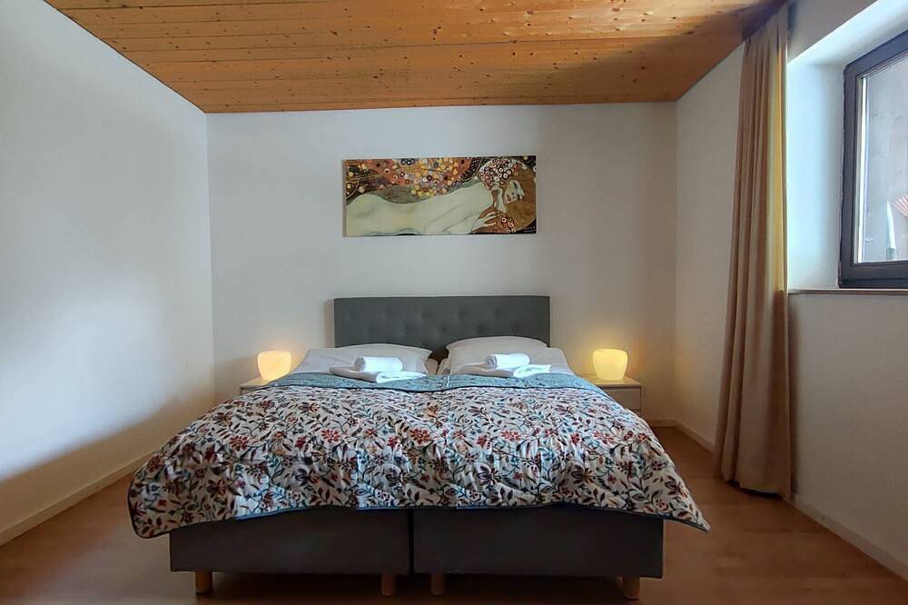 Ganze Wohnung, Bungalow 125qm, Terr., Garten, Küche, 3 Schlafzimmer, Wohnzimmer, 2 Bäder, Wlan in Ruhpolding, Bayerische Alpen