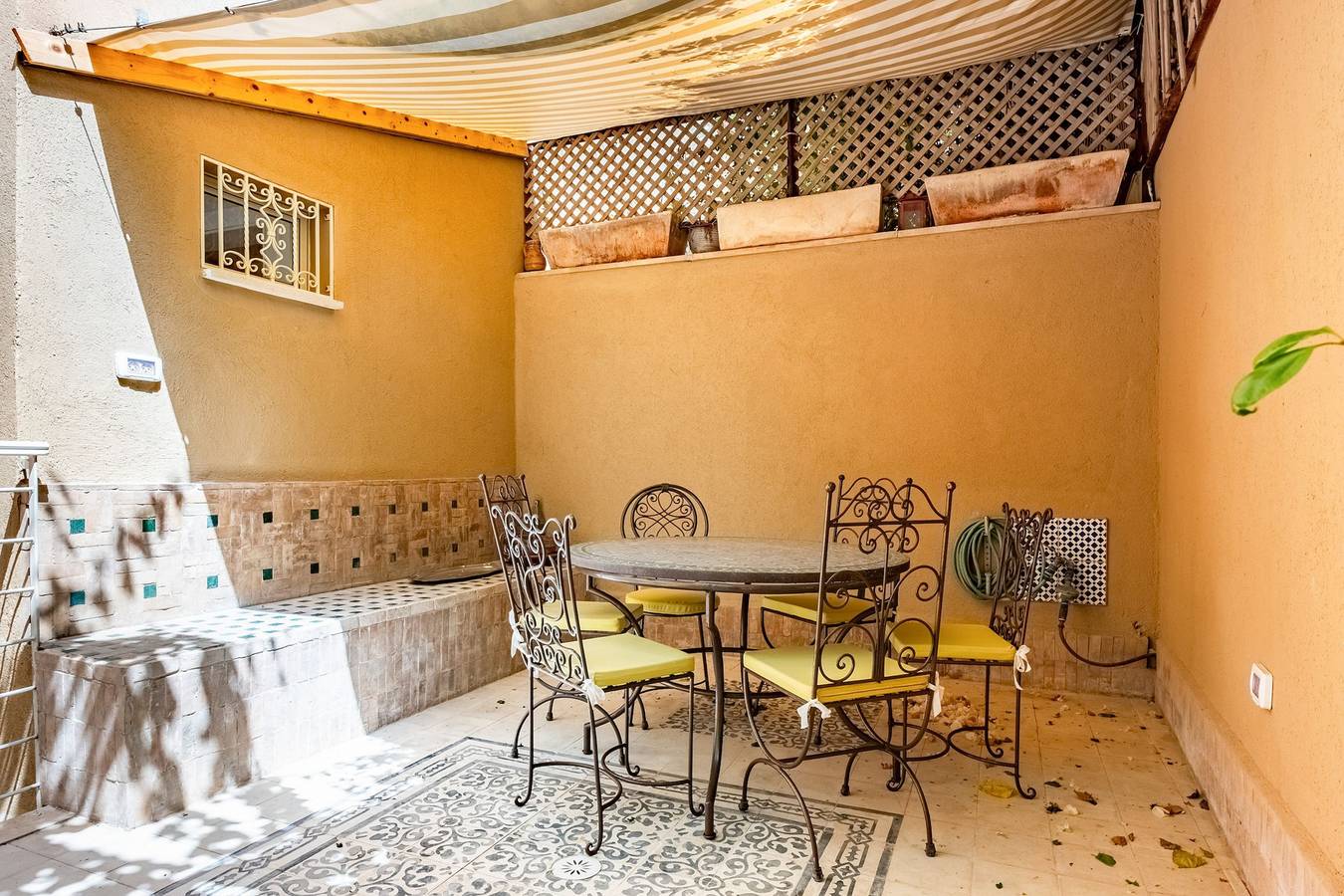 Entire apartment, Mamad Designer Gem Secret Patio & Jacuzzi Near Beach by Feelhome in Tel Aviv, Tel Aviv District