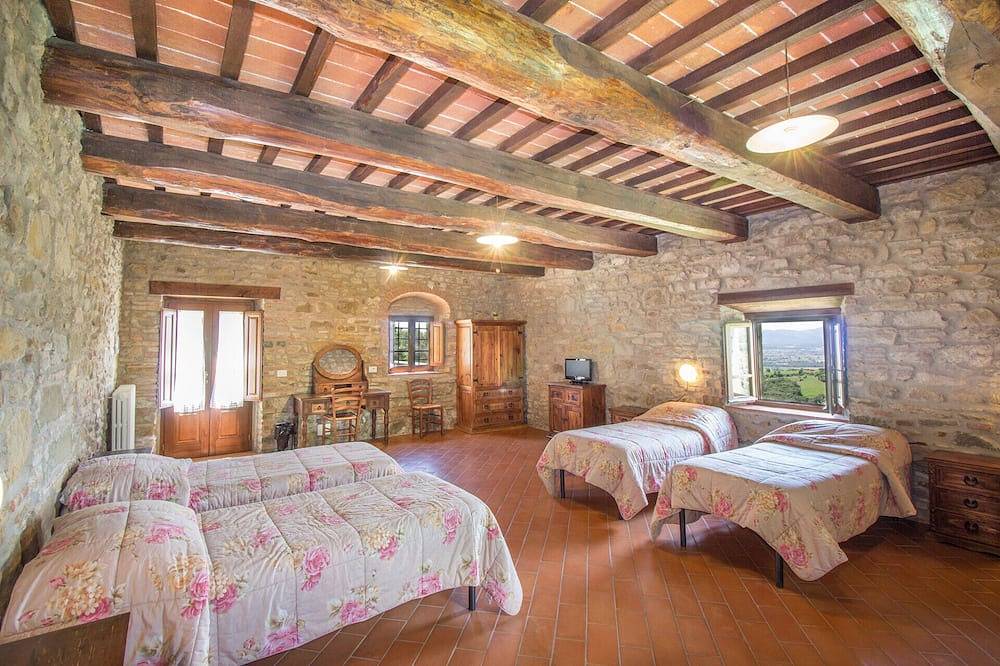 Villa Cungi with Privacy, stunning view, private pool, wifi Tuscany no neighbors in Sansepolcro, Valtiberina
