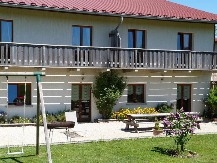 Location de vacances pour 5 personnes, avec vue et jardin à Les Fourgs - 3