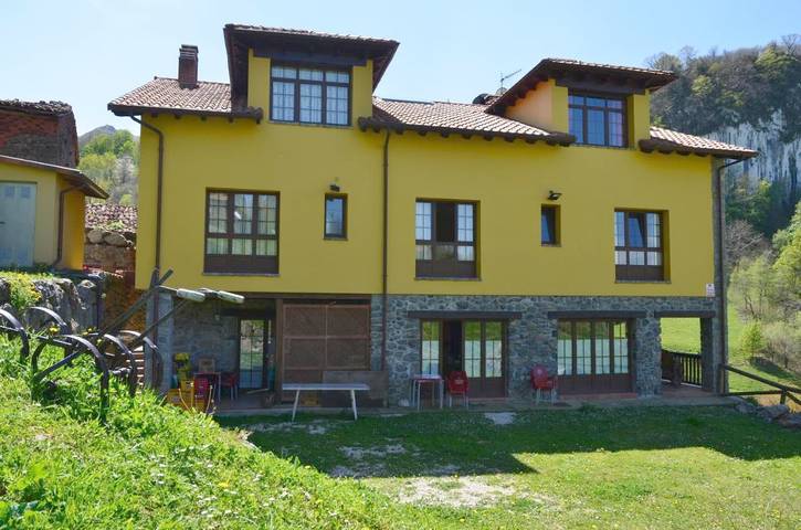 Apartamento para 2 personas, con Terraza y Jacuzzi además de Jardín y Piscina en Lagos de Covadonga