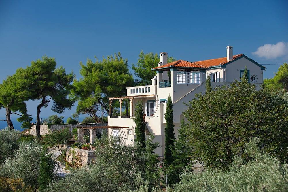 Villa for 13 People in Sporades, Decentralized Administration of Thessaly - Central Greece