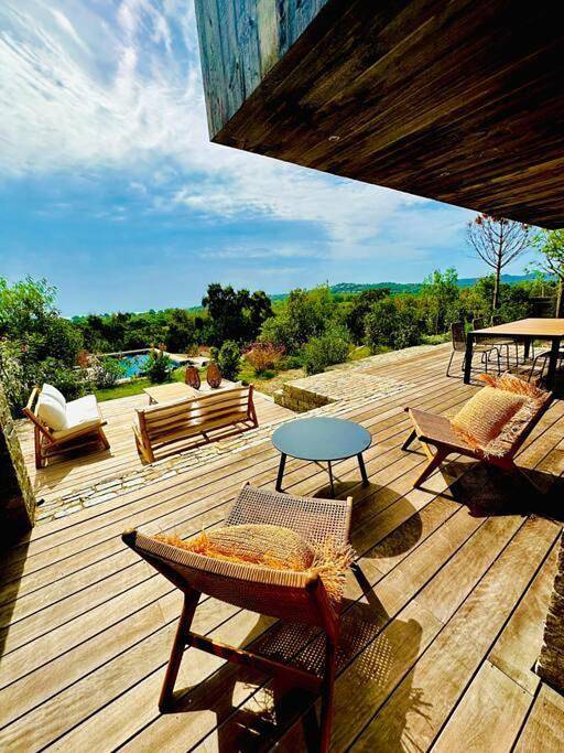 Villa pour 8 personnes, avec vue et piscine ainsi que terrasse et jardin dans Fautea - 4