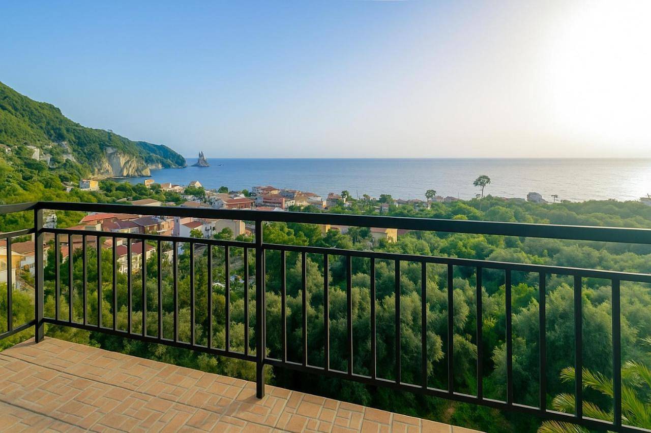 Secret Blue Bay by Bs in Agios Gordios, Corfou