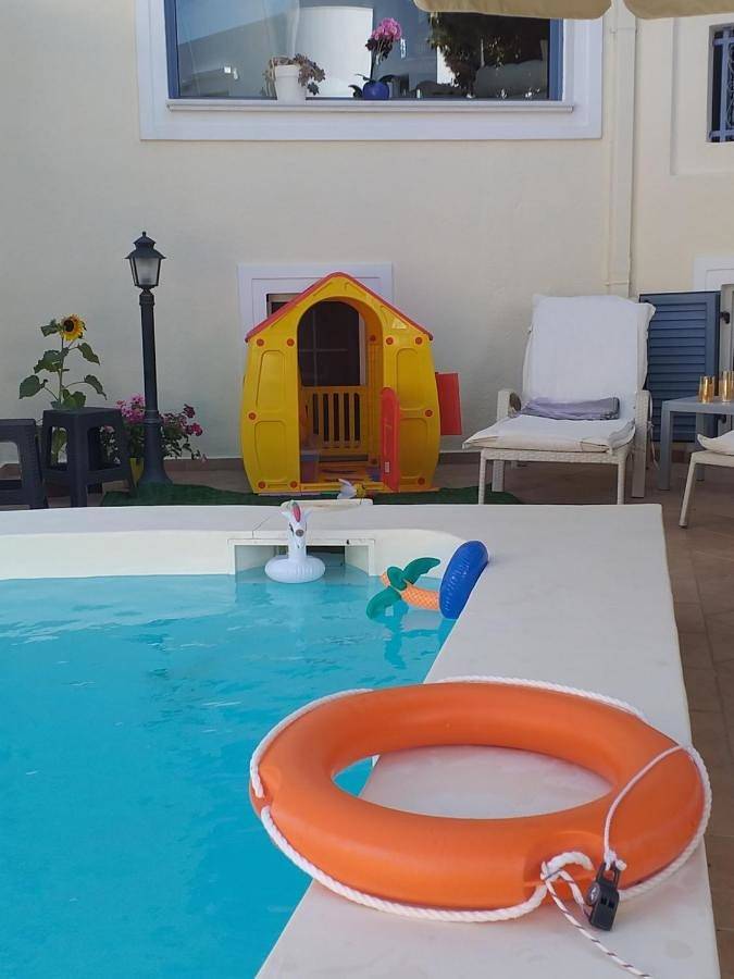Location de vacances pour 5 personnes, avec vue ainsi que piscine et jardin dans Perdika - 2