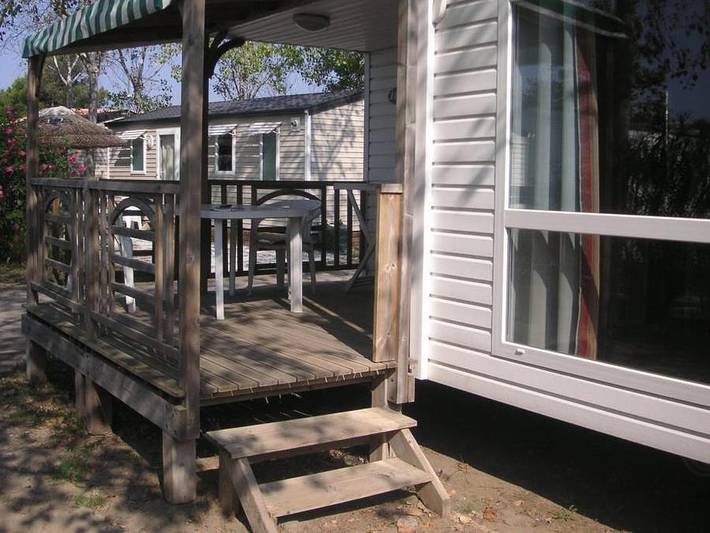 Camping De La Vallée - Mobilheim 4 personen - Mobilheim Loggia 25m² Klimatisiert + halbüberdachte Terrasse 8m² in Saint-Jean-Pla-de-Corts, Mittelmeerküste (Frankreich)