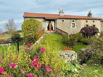 Gîte pour 6 personnes, avec jardin en Haute-Loire