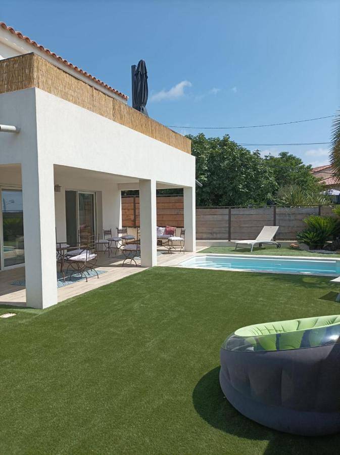 Appartement de vacances pour 4 personnes, avec jardin ainsi que vue et piscine