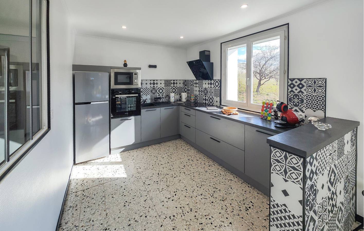 Charmant appartement de 2 chambres à coucher avec jardin et parking, à 700m du centre de Berlou in Berlou, Région de Béziers