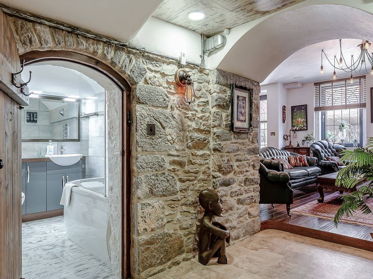 Entire holiday apartment, The Catacombs-Barbican - Pet Friendly - 5 Guests in Plymouth, South West England