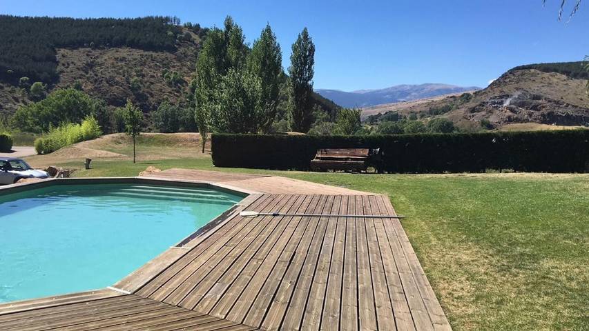 Location de vacances pour 6 personnes, avec piscine et vue ainsi que jardin et terrasse à Estavar - 2