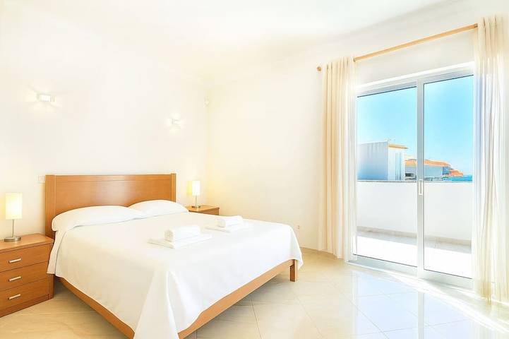 Lovely  4 Bedroom Villa Forte, Private Heated Pool Upon Request in Albufeira e Olhos de Água, Faro District