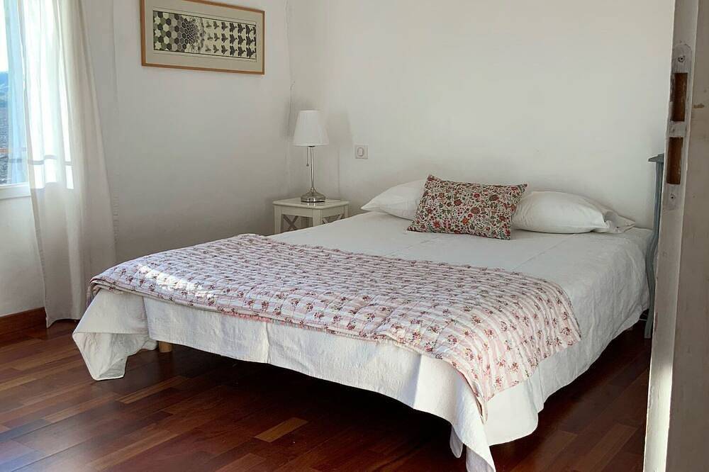 Charming  farmhouse newly refurbished and medieval tower near Avignon and Arles in Saint-Siffret, Nimes und Umgebung