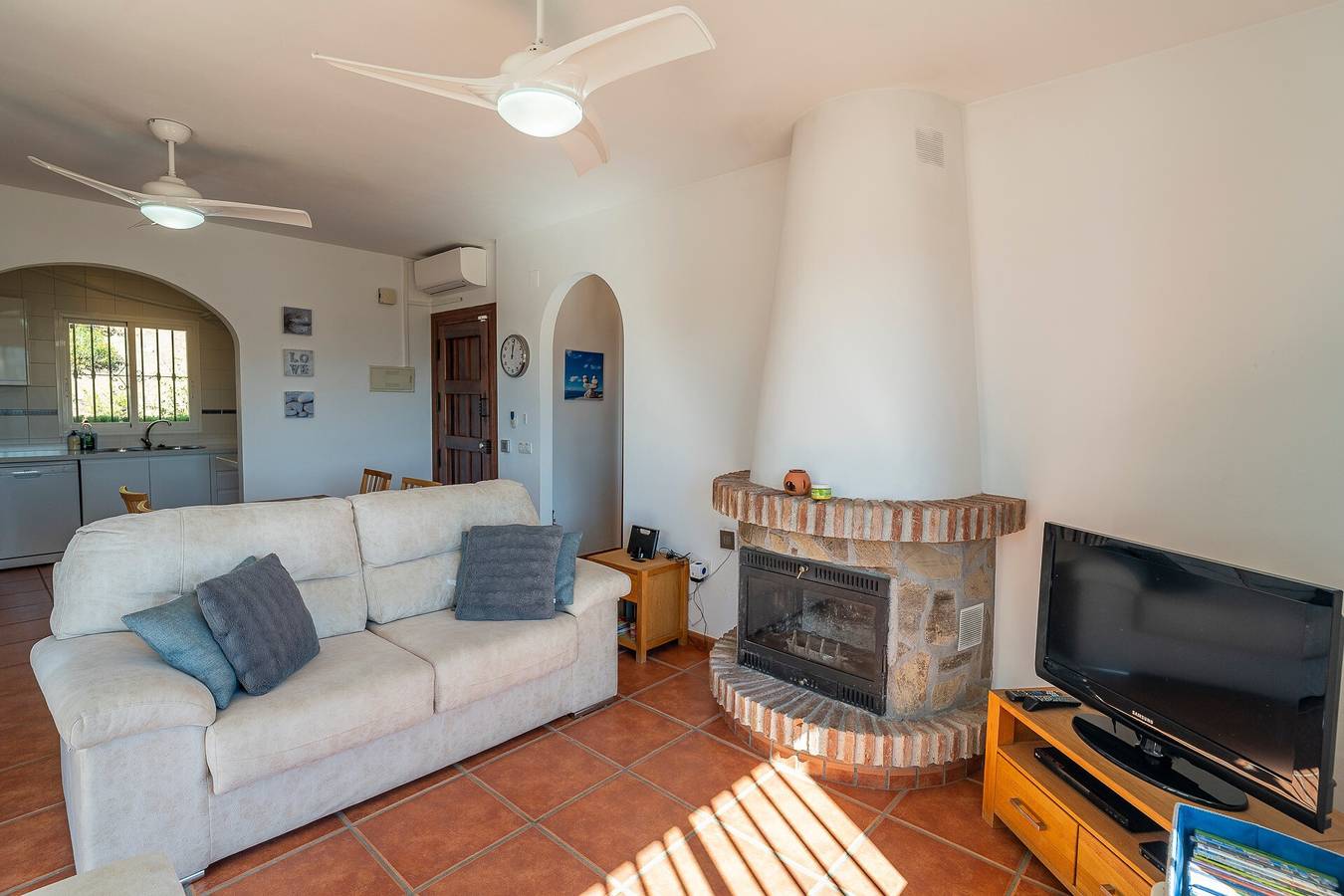 Villa Maroma con vistas a la montaña, piscina, jardín y Wi-Fi in Viñuela, Provincia de Málaga