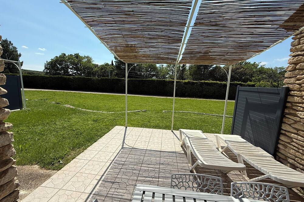 Ganze Wohnung, Cozy T2 cottage with private terrace in La Roque-sur-Pernes, Vaucluse