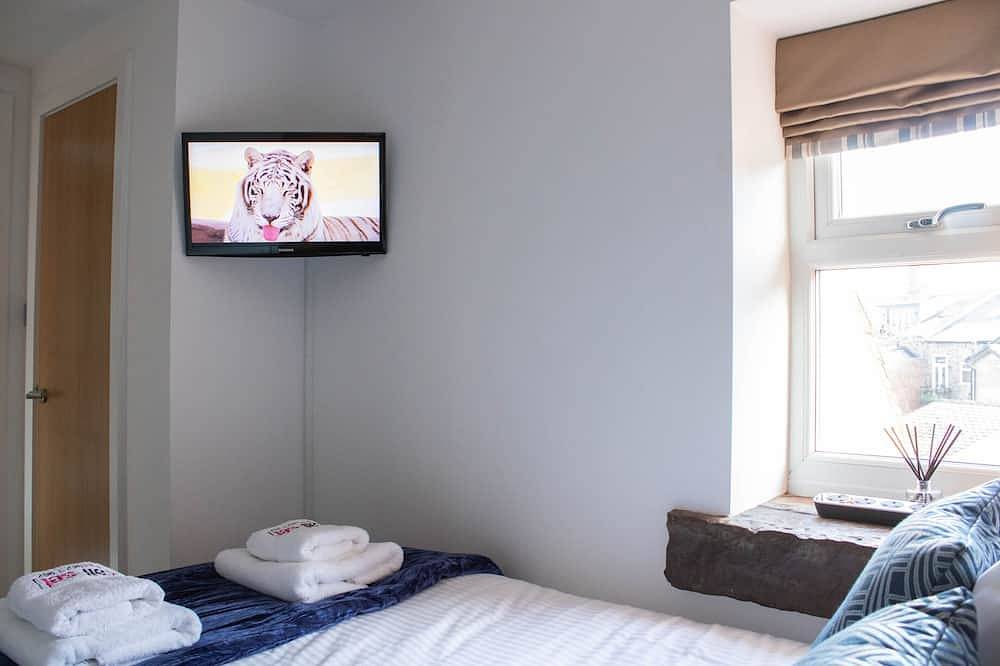 Entire apartment, Rooftop Terrace 2 Bed 2 Bath Duplex Apartment In Lymm Village Centre! in Warrington, Cheshire