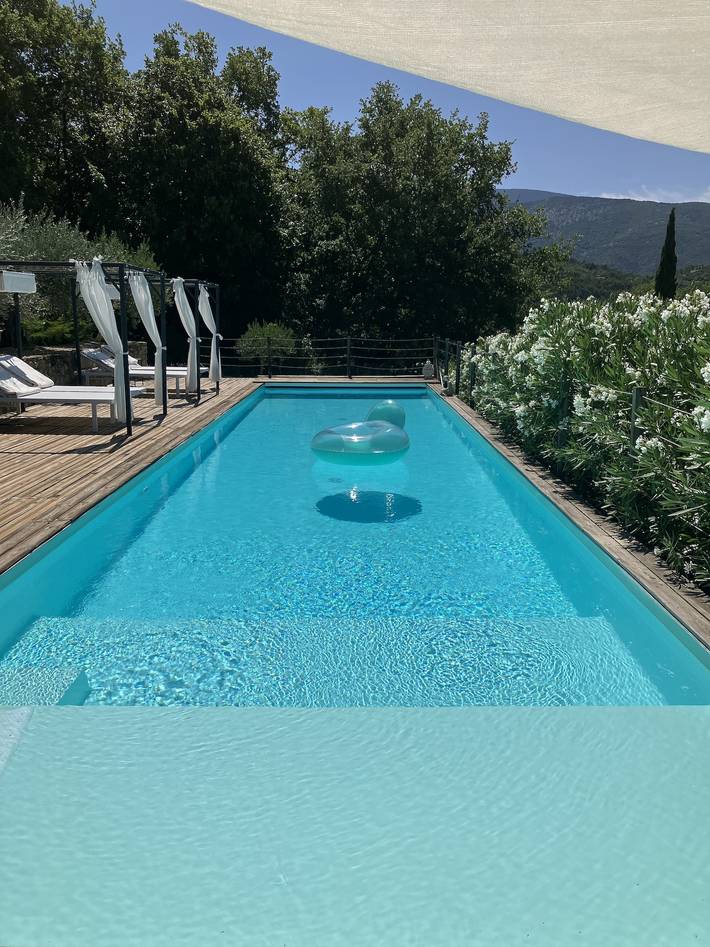 Gîte pour 2 personnes, avec jardin ainsi que terrasse et piscine à Mollans-sur-Ouvèze