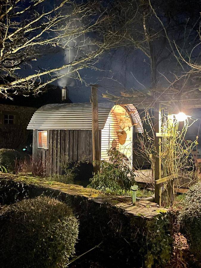 Gîte pour 2 personnes, avec vue ainsi que jardin et sauna à Pleyben - 2