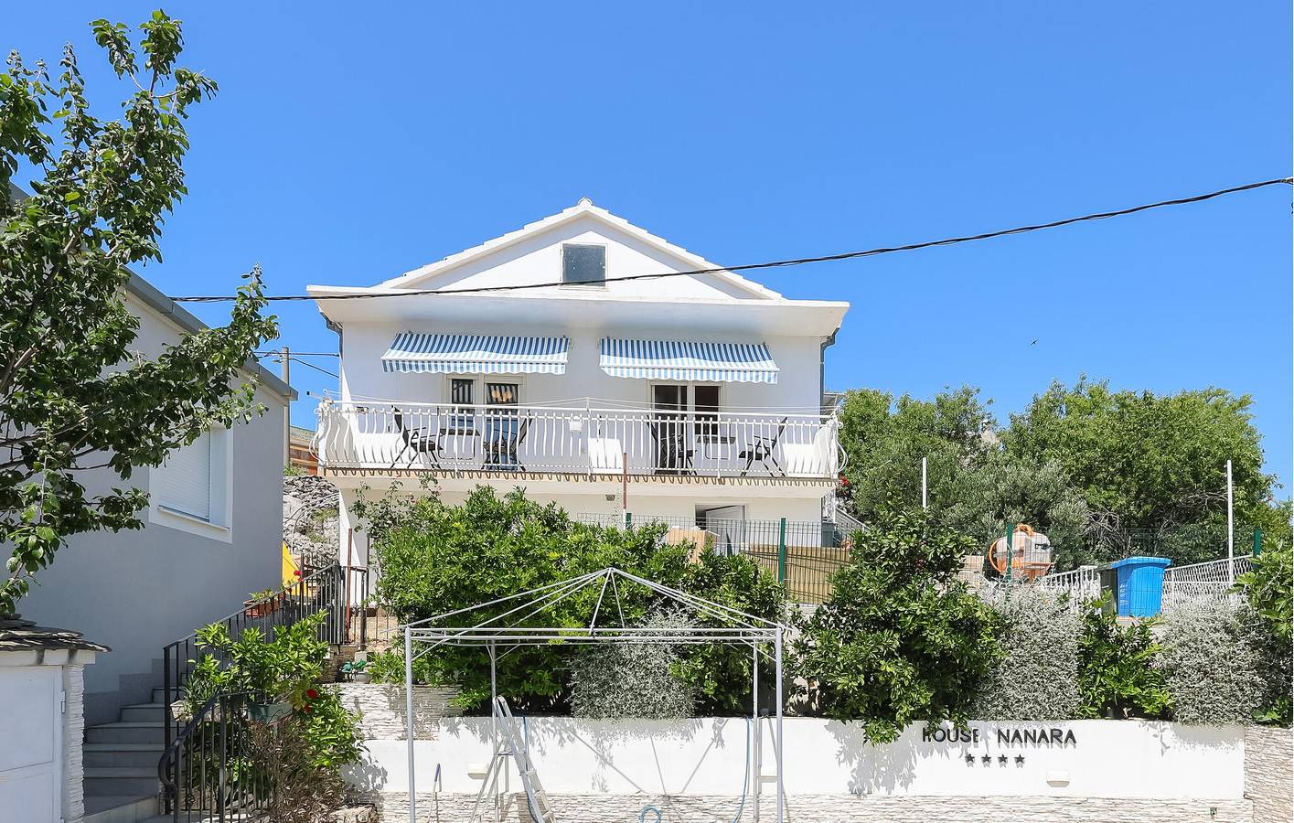 Geheel vakantieappartement, Gezellig appartement met terras, keuken, wifi en parkeergelegenheid in Marina, Split-Dalmatië