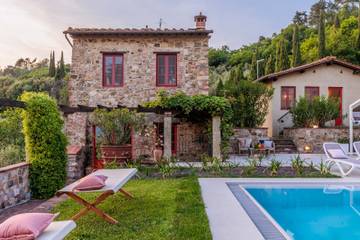 Villa With Pool for 16 People in Lucca, Lucca Province, Photo 2