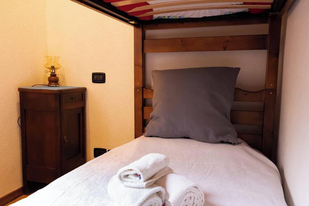 Ganze Wohnung, [La Corte di Franco] 4 Apartments Lake Lugano in Brusimpiano, Brusimpiano Gemeinde