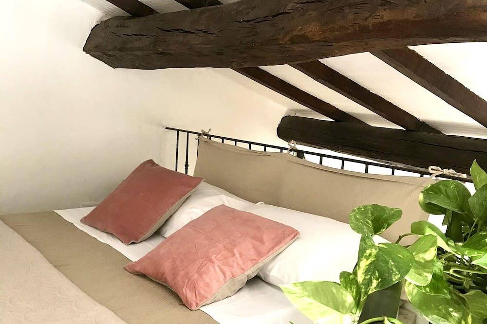 Adorable retreat in the woods with pool, near Florence! in Pontassieve, Chianti