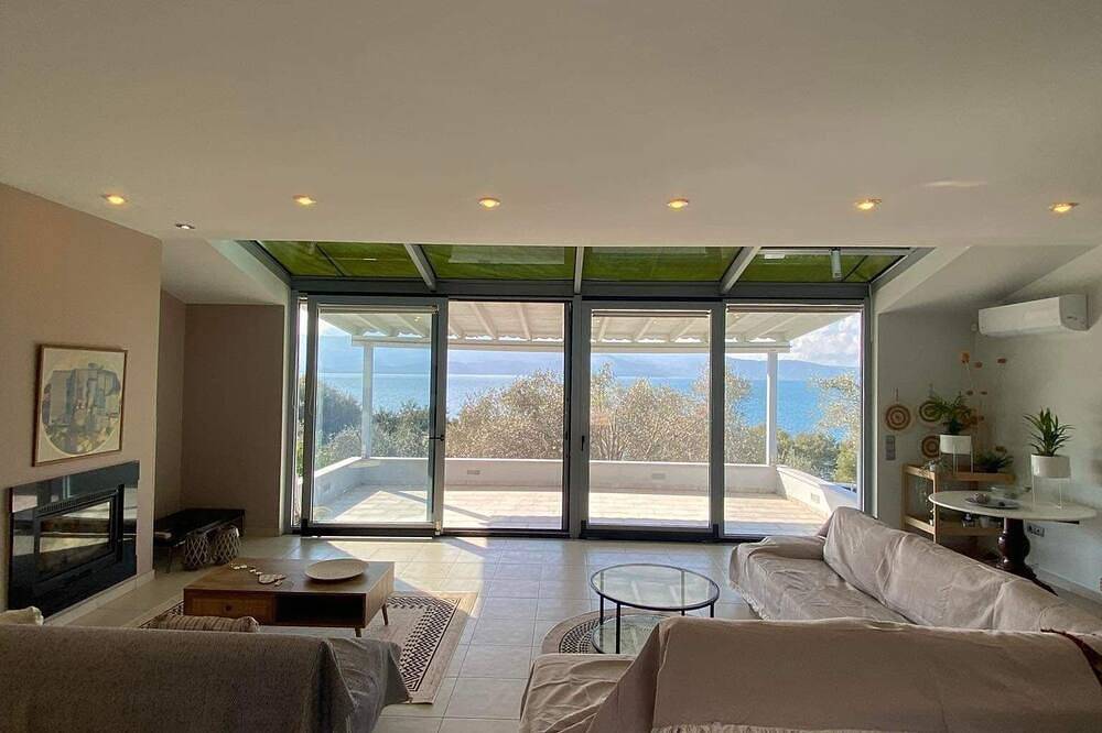 Geräumige, moderne Maisonette am Strand in grünem Vorort nahe Stadtzentrum in North Aegean Islands