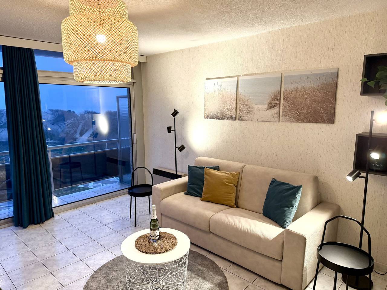 Entire apartment, Studio 806 with balcony in Bredene, Belgian Coast