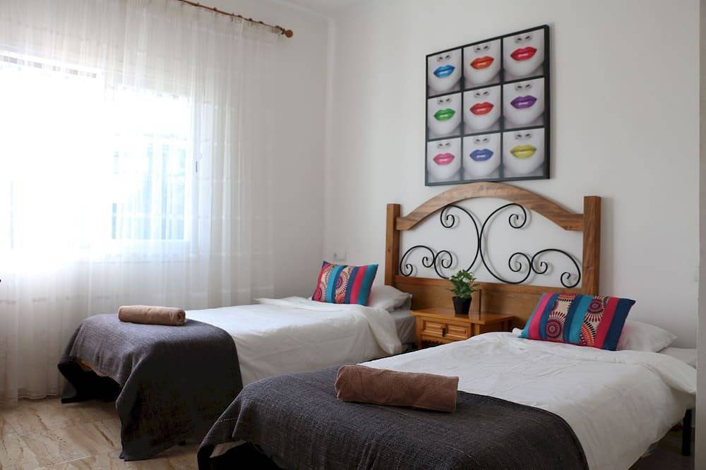 Villa Beso Ibiza - Seis Habitaciones Villa, Capacidad 12 in Ocean Beach Ibiza, Sant Antoni de Portmany