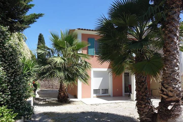 Villa pour 4 personnes, avec piscine ainsi que jardin et terrasse - 1