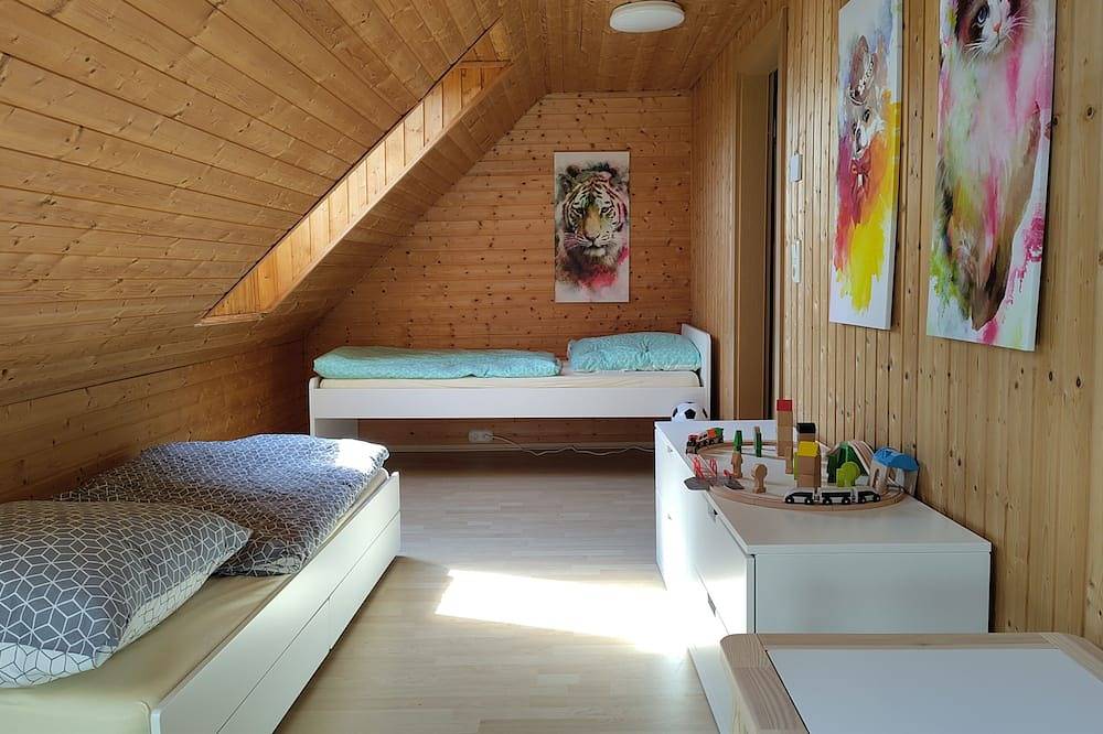 Ganze Wohnung, Familienfreundliche Ferienwohnung in Seenähe in Behren-Lübchin, Mecklenburgische Ostseeküste