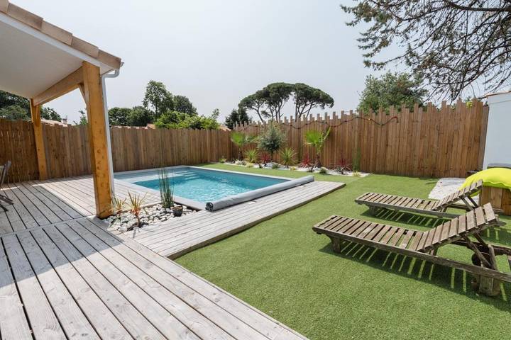 Location de vacances pour 6 personnes, avec terrasse ainsi que piscine et jardin à Fargues-Saint-Hilaire - 4