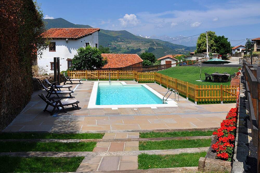 Entire apartment, Beautiful Rustic duplex apartment for 6 people in Pesaguero, Cordillera Cantábrica