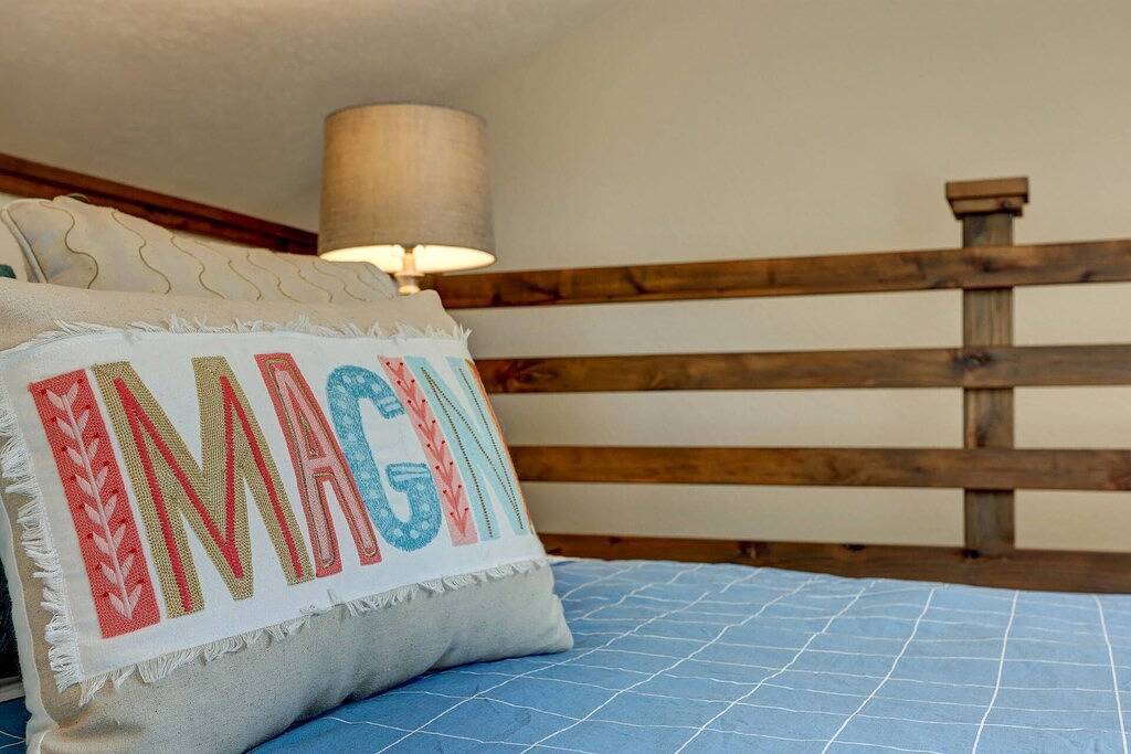 Ganze Wohnung, Updated Mt Bachelor Villiage Condo, Pool, Hot Tub, Private Deck, Bbq, River Trails, 20 Min to Lift in Bend, Mt. Bachelor