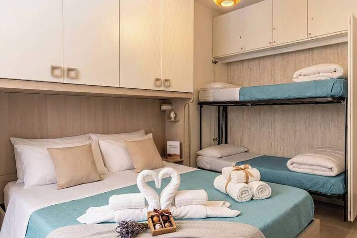 Entire apartment, Cozy Apartment with a Terrace, 2 Minutes from the Beach (Miranaxos) in Giardini-Naxos, Messina Province