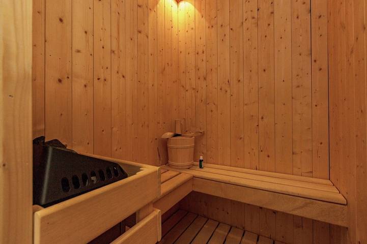 Ferienhaus für 6 Personen, mit Garten und Terrasse sowie Whirlpool und Sauna, mit Haustier