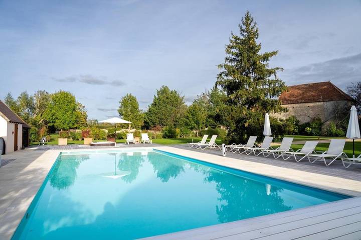 Location de vacances pour 6 personnes, avec jardin et piscine ainsi que vue et terrasse, animaux acceptés à Souvigny - 4