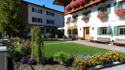 Ferienwohnung für 4 Personen, mit Ausblick und Balkon sowie Sauna, kinderfreundlich in Bach